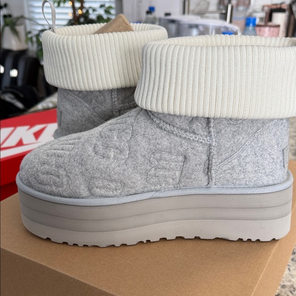 UGG Women's Cozy Gray and Cream Platform Slippers - Picture 3 of 6